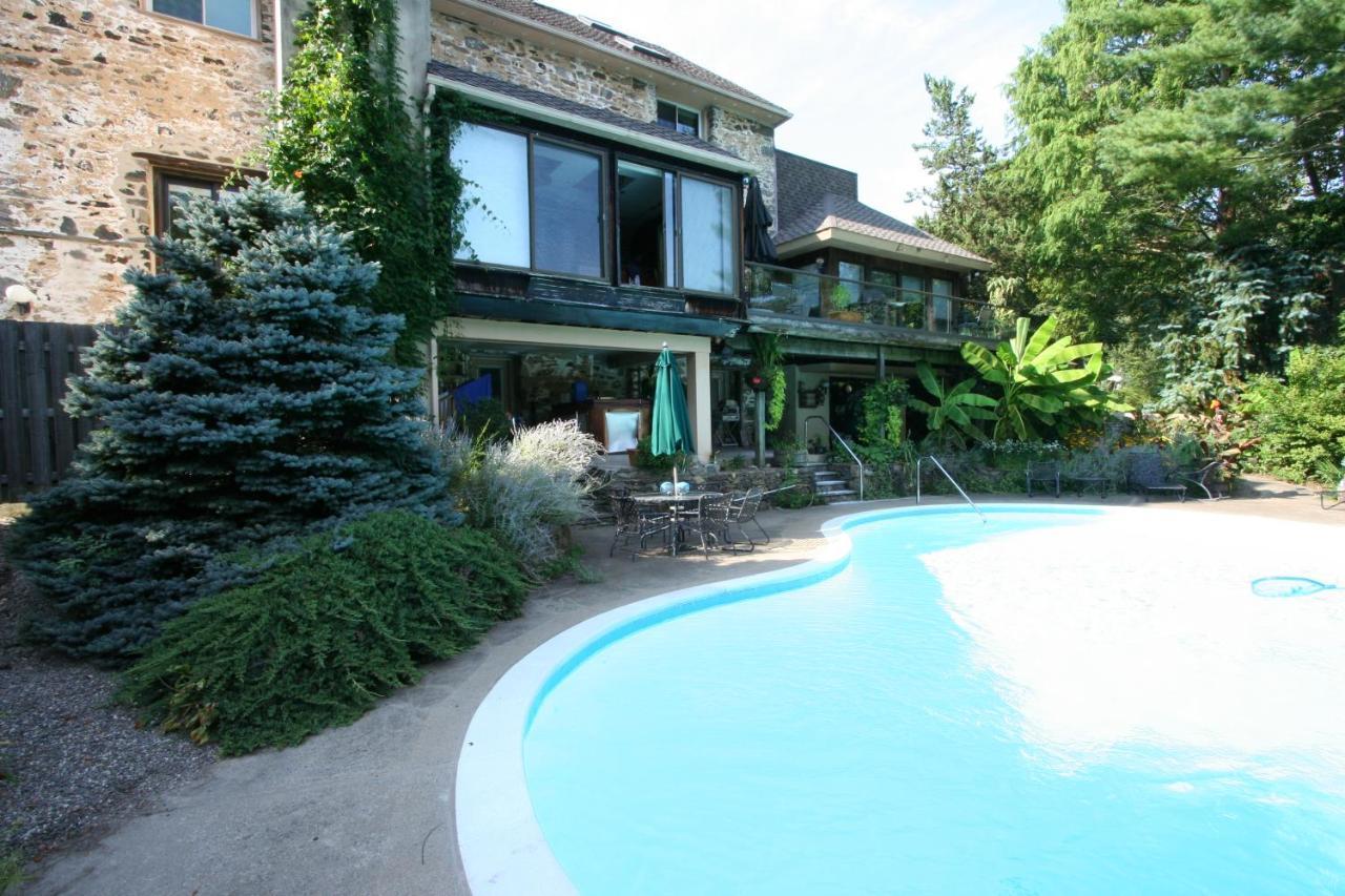 Alpenhof Bed & Breakfast Media Exterior photo